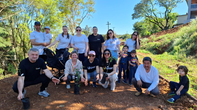 Fundação UNIARP celebra 55 anos com plantio de árvores e criação de corredor verde